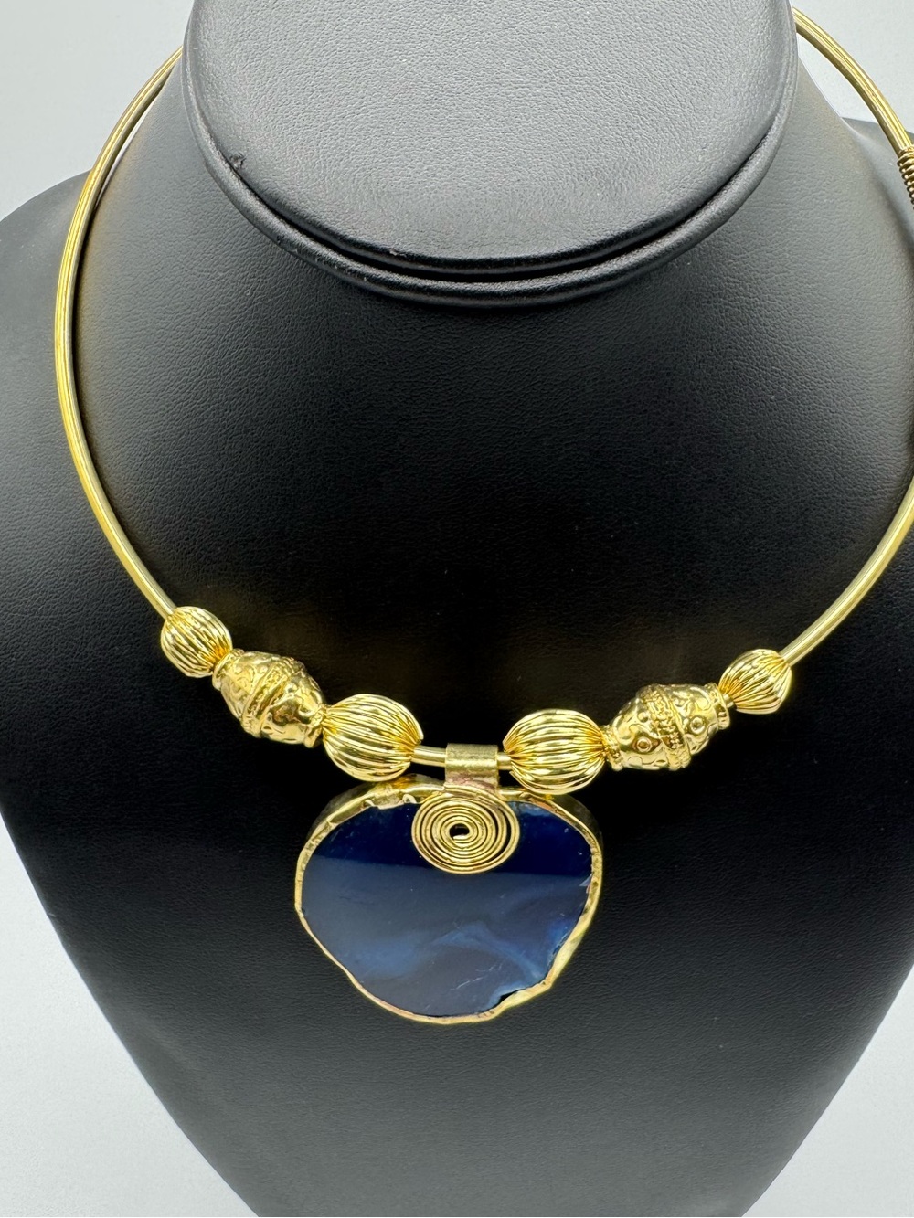 Blue Agate Collar Necklace - Picture 6 of 6